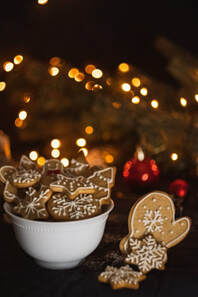 Bowl of iced gingerbread biscuits.