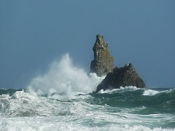 Waves crashing around rocks, picture-link to ‘Creation’s Voice’ page, photographs for meditation.