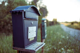 Free-standing letter box